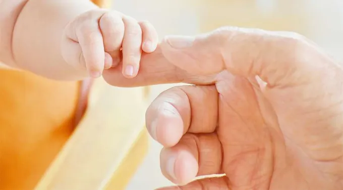 ManoBebeAnciano_PIxabay_17012018.jpg ?? 