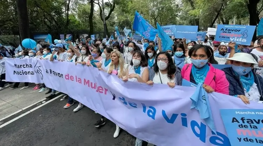 Un millón de personas protestan por las mujeres y contra el aborto en México