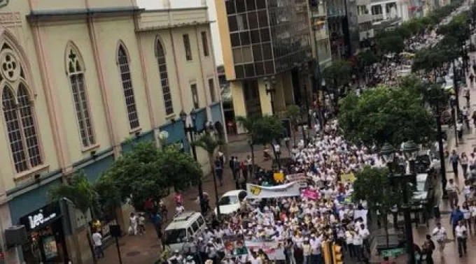 Marcha-aborto-ideologia-genero-Twitter-FrenteFamiliaEC-280718.jpg ?? 