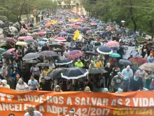 Manifestantes na Marcha pela Vida em São Paulo, em 30 de setembro