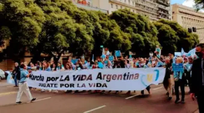 MarchaVidaArgentina-.webp ?? 