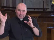 Mons. Massimo Palombella. Crédito: Capture Youtube Vatican News