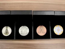 Medalhas comemorativas do Jubileu dos 300 anos de Aparecida.