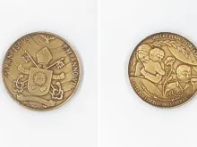 Medalha comemorativa do pontificado do Papa Francisco.