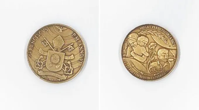 MedallaVIAniversarioPapaFrancisco_VaticanMedia_25072018.jpg ?? 