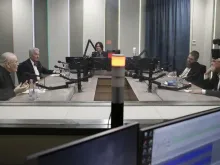 Mesa redonda inter-religiosa. Crédito: Marcsi Ambrus