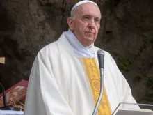 Papa Francisco durante missa 