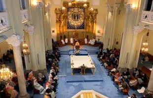 Igreja Virgen de la Paloma durante a reabertura.