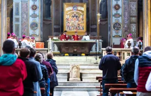 Missa celebrada na Basílica Romana de São Bartolomeu. Imagem do arquivo.
