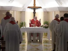Papa durante a Missa na Casa Santa Marta.