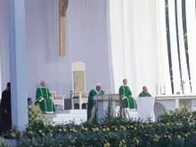 Missa presidida pelo Papa em Kaunas.