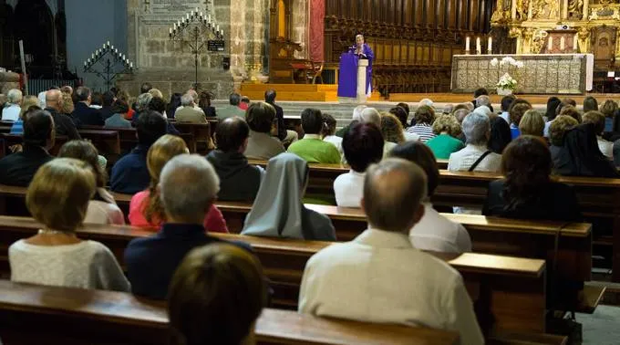 MisaReferencial_FlickrIglesiaEnValladolidCC_BY_SA_20_120216.jpg ?? 