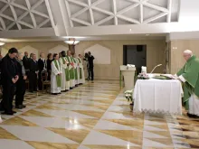 Papa durante a Missa na Casa Santa Marta.