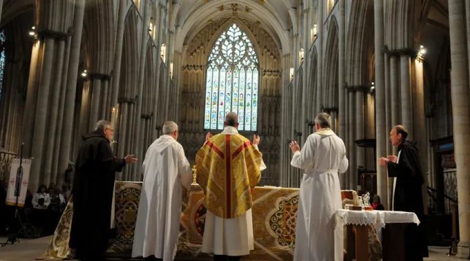 Misa_catholicrelics_co_uk_CC_BY-NC-SA_2_0.jpg ?? 