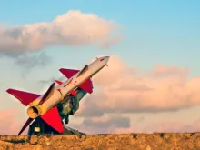 Imagem referencial) Míssil apontando para a Lua 