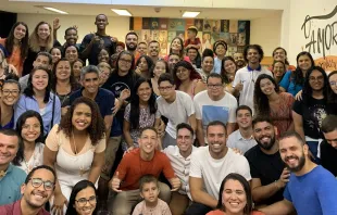 Missionários da Comunidade Shalom na capela do shopping Via Brasil