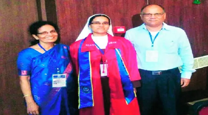 MonjaRecibeDoctoradoEnIndia_TwitterIndianExpress_100616.jpg ?? 