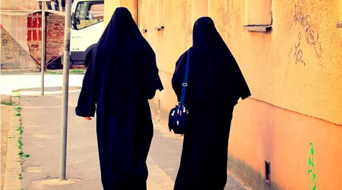 Monjas_FlickrDavidJonesCC_BY_20_030616.jpg ?? 