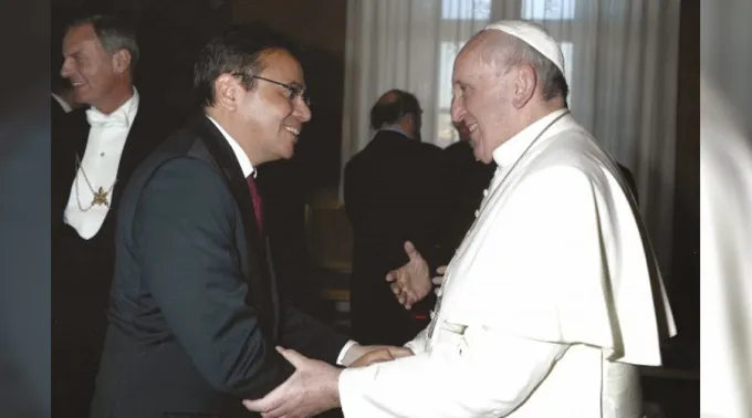 Moyses_Azevedo_e_Papa_Francisco_-_FotoShalom.jpg ?? 
