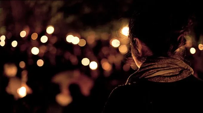 MujerOracion_FlickrSamJavanrouh_CC-BY-NC-2.0.jpg ?? 