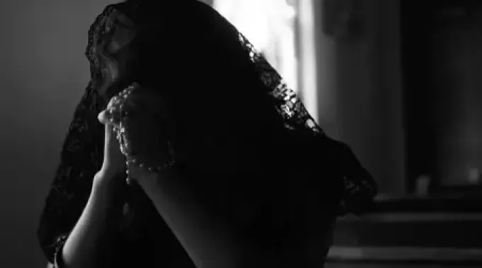 MujerRosarioUnsplash-21062022.webp ?? 