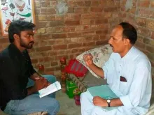 Musa Atique (direita) durante uma entrevista com o BPCA 