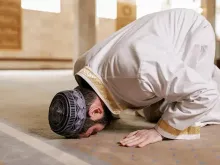 Muçulmano em mesquita