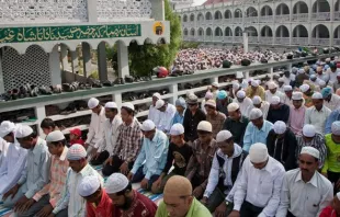 Muçulmanos celebrando o fim do Ramadã 
