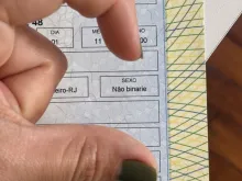 Certidão com o registro "não binarie".