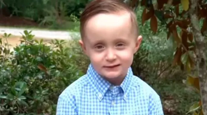 NinoAyudaMendigo_CapturaYoutube_200515.jpg ?? 