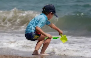 Criança na praia 