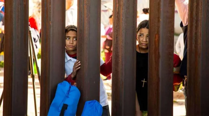 Ninos-Muro-Diocesis-El-Paso-280219.jpg ?? 