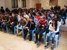 Crianças refugiadas que se reuniram com o Papa na Turquia.