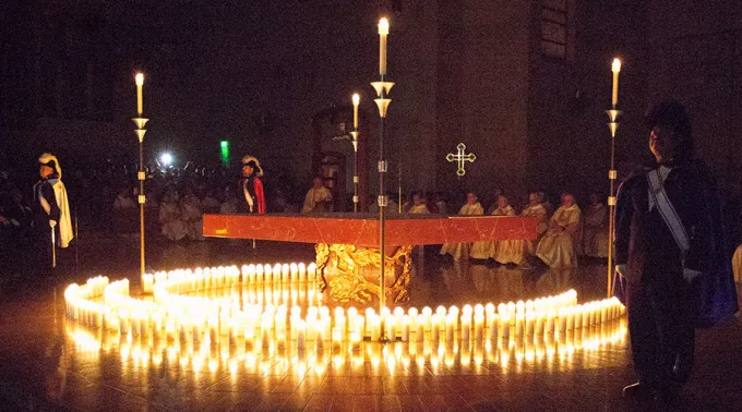 NocheDeLasVelas_FacebookArchbishopJoseH.Gomez_280116.jpg ?? 