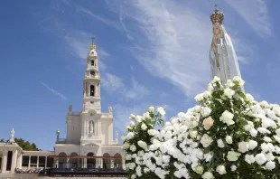 Imagem de Nossa Senhora de Fátima no Santuário mariano de Portugal