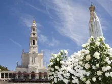 Imagem de Nossa Senhora de Fátima no Santuário mariano de Portugal 