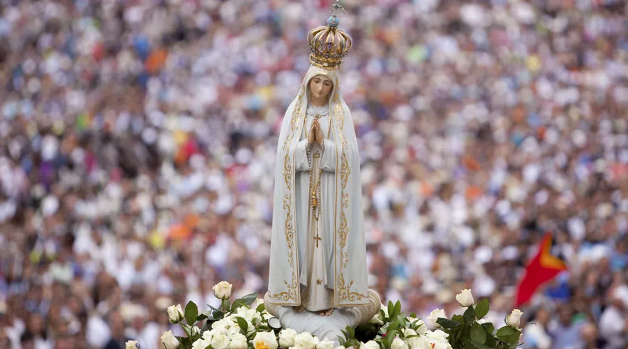 Imagem de Nossa Senhora de Fátima em peregrinação na