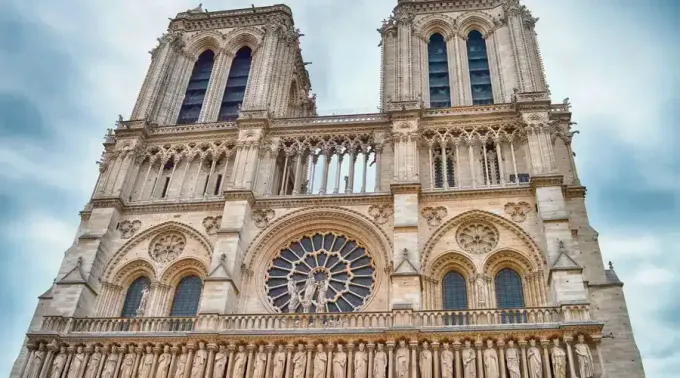 NotreDame_Pixabay_210921.webp ?? 