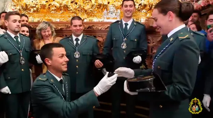 NoviosPedidaMano060418.jpg ?? 