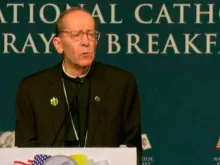 Dom Thomas Olmsted, de Phoenix, pronuncia o discurso no Café da manhã Nacional de Oração Católico, em Washington, em 23 de abril de 2019