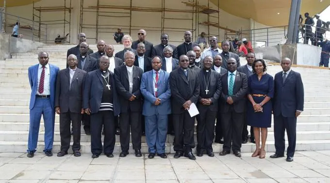 ObisposYComiteOrganizadorKenia_FacebookCatholicMirrorKenya_091115.jpg ?? 