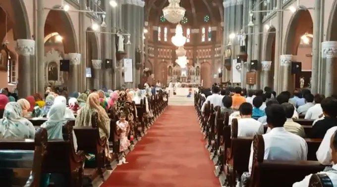 OracionCristianosPakistan_UcaNewsYouTube_020518.jpg ?? 