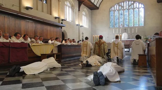 OrdenacionSacerdotes_FlickrLawrenceOpCC-BY-NC-ND-2.0_170715.jpg ?? 
