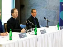 Organizadores do 52º Congresso Eucarístico Internacional de Budapeste em entrevista coletiva. Crédito: iec2020.hu