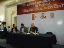 Conferência de imprensa do P. Lombardi em León