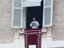 Papa durante o Ângelus.