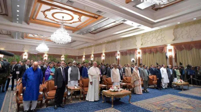 PApaYautoridadesbangladesh30novLOR.jpg ?? 