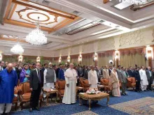 Papa durante o encontro com as autoridades.