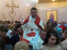 Pe. Roni Salim Momika no dia da sua ordenação. Foto cortesia Pe. Momika