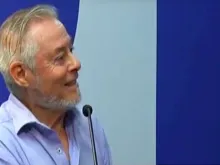 Pe. Tomás Herrera Seco, durante a entrevista ao portal do Projeto Puente em 2017. Crédito: Captura de tela YouTube.